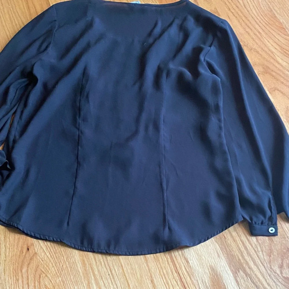 H&M Elegant Black Ruffle Blouse - Picture 4 of 4